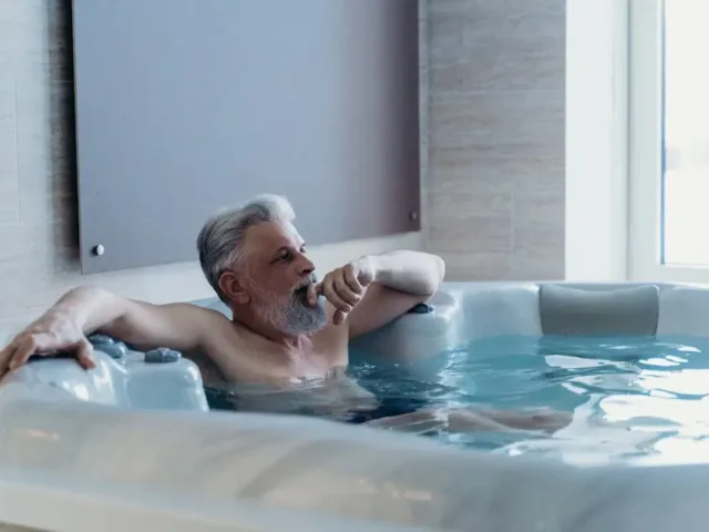 How Bathing Solutions for the Elderly Promote Independence