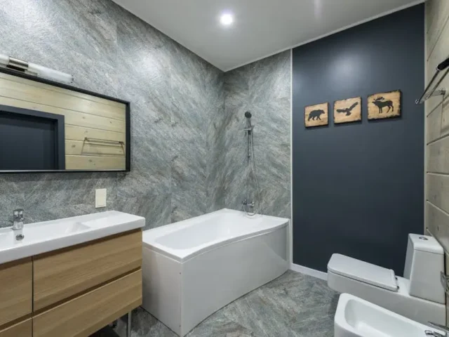 What Features Should Be Considered in a Wet Room for Elderly?